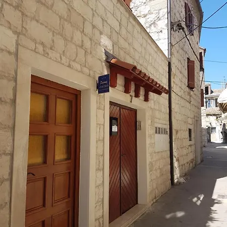 And Lina * 斯普利特