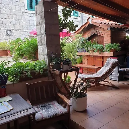 Apartments And Rooms Villa Lina Apartment