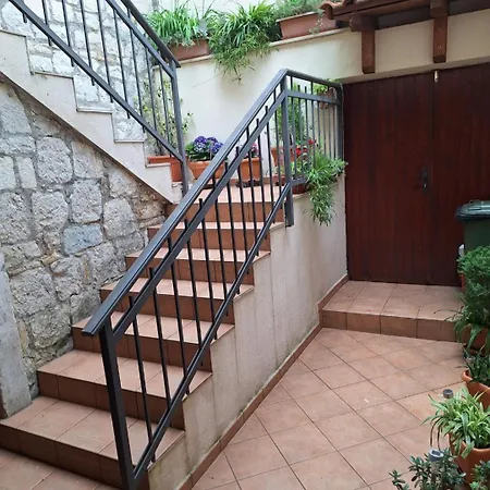 Apartments And Rooms Villa Lina