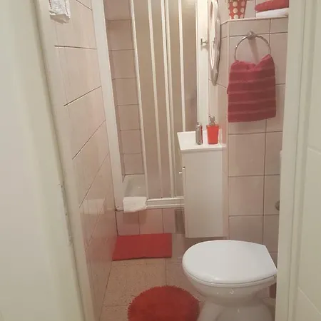 And Lina 斯普利特