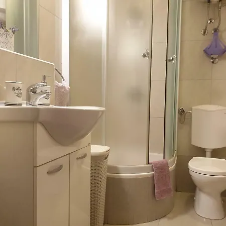 And Lina 斯普利特